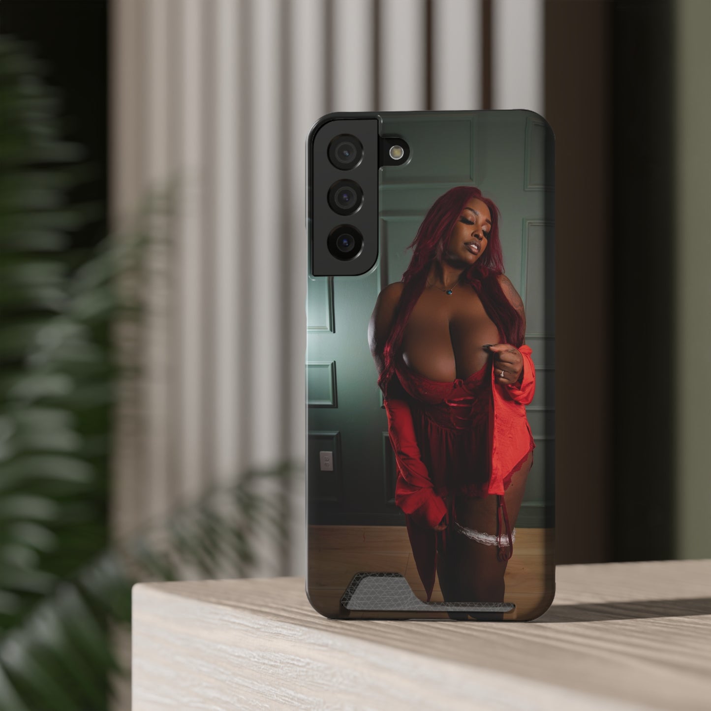 Stylish Phone Case with Card Holder - Chic Design for Fashion Enthusiasts